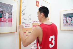 开云体育-媒体人：集训队走廊海报标注每一个潜在对手 我们早已长时间研究